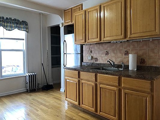 2nd image of 177 Bay 25 St #2