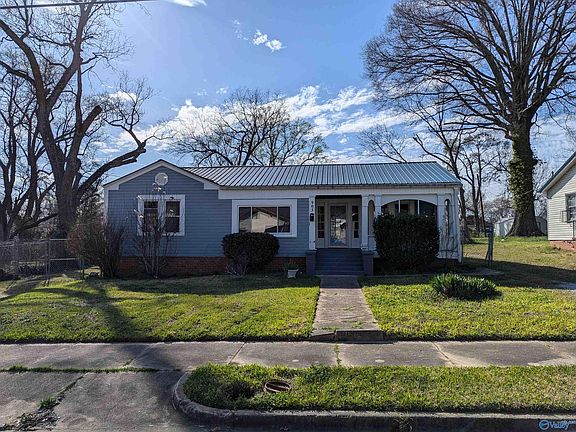 2nd image of 903 Spruce St