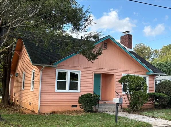 422 Hebron Rd, Hendersonville, NC 28739