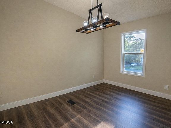 5th image of 156 Alpine Dr