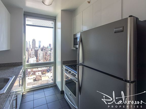 5th image of 505 W 37th St APT 8D