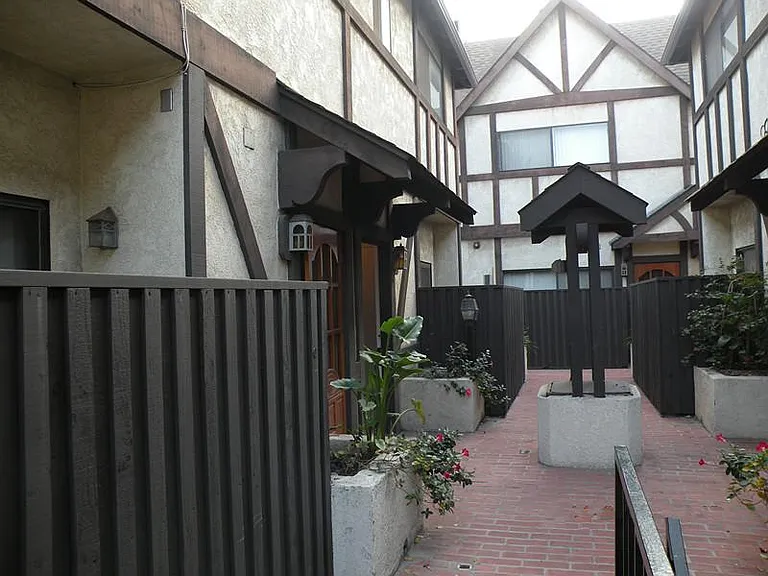 822 Victor Ave — Photo 15
