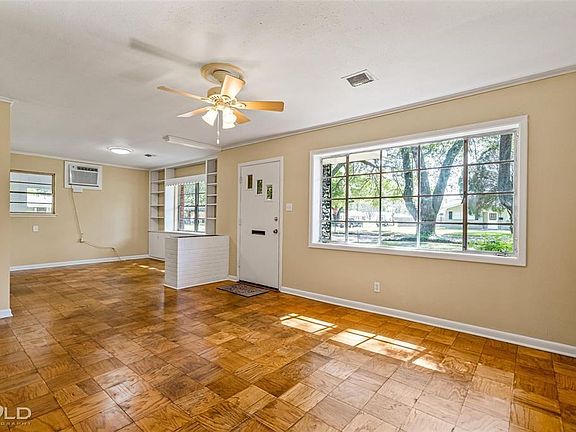 4th image of 2943 E Cavett Dr