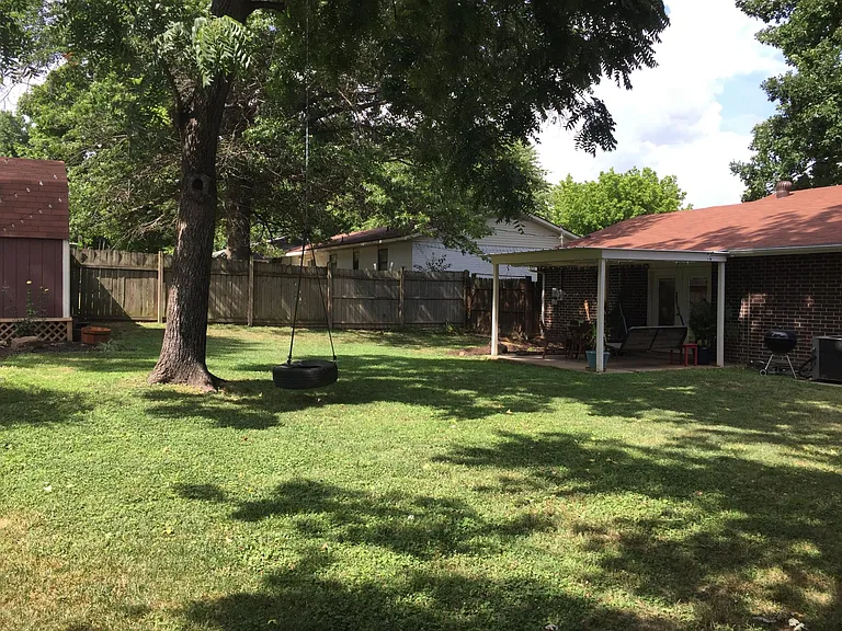 2304 Jean St — Photo 8