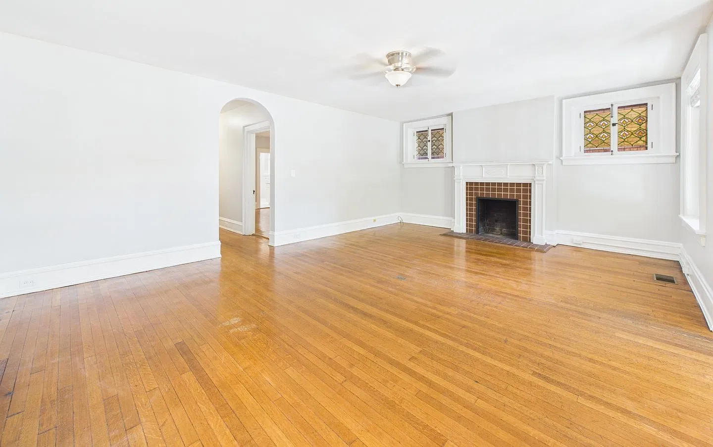 3 bed, 2.0 bath, 1850 sqft, $2,999 — Photo 2