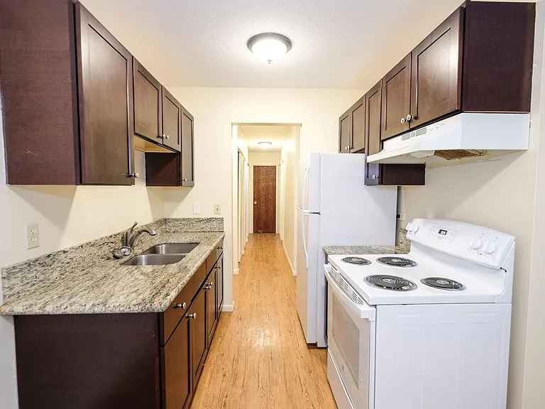Cedar Avenue Apartments — Photo 31