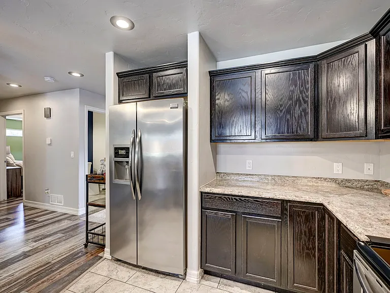 135 Hayes Dr — Photo 12