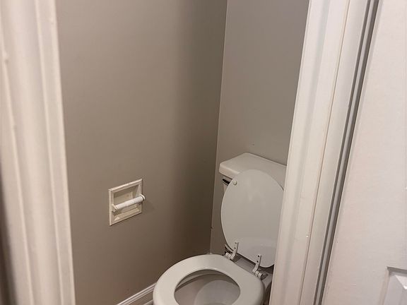 4th image of 2229 Woodfield Park Rd