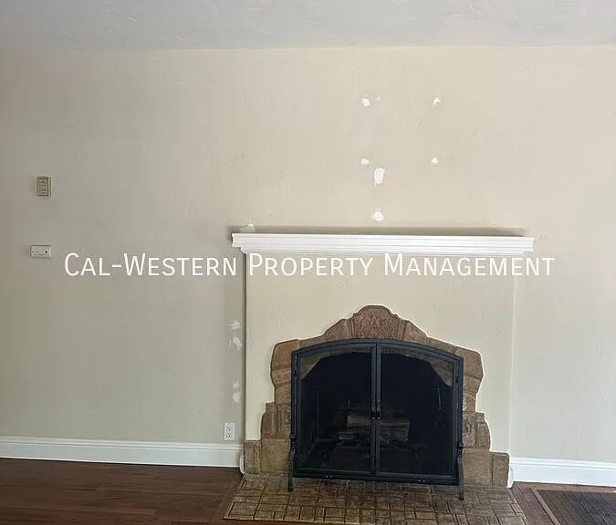 1385 Newport Ave — Photo 5