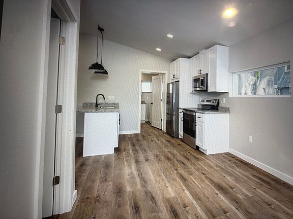 4th image of 1121 Queen St N #1/2