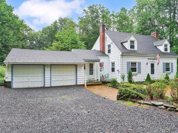 18 Birch Road, Simsbury, CT 06092