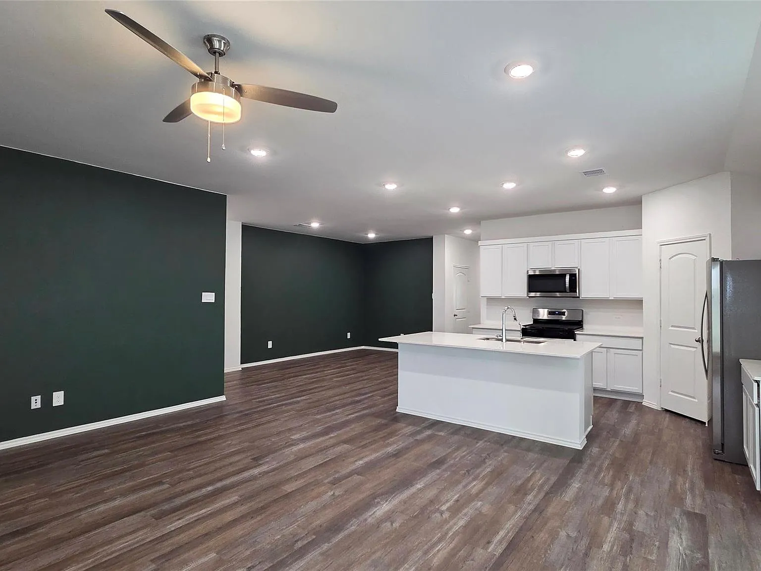 4 bed, 3.0 bath, 2142 sqft, $2,395 — Photo 4