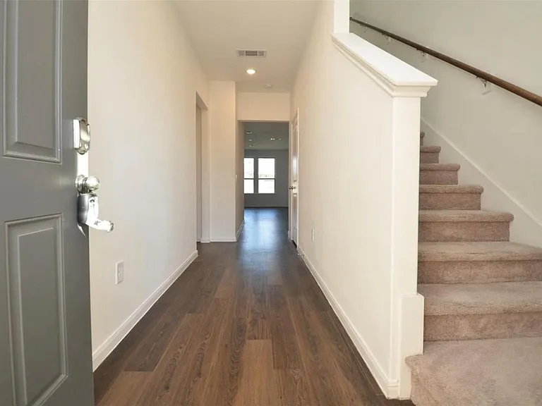 16439 Big Hickory Dr — Photo 3