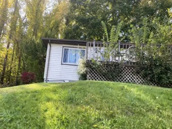 825 Davis School Rd, Washington, PA 15301