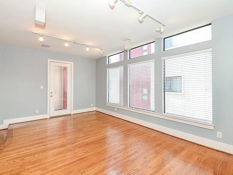 408 Parker St — Photo 13