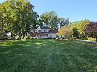 1676 Peppermill Rd, Lapeer, MI 48446