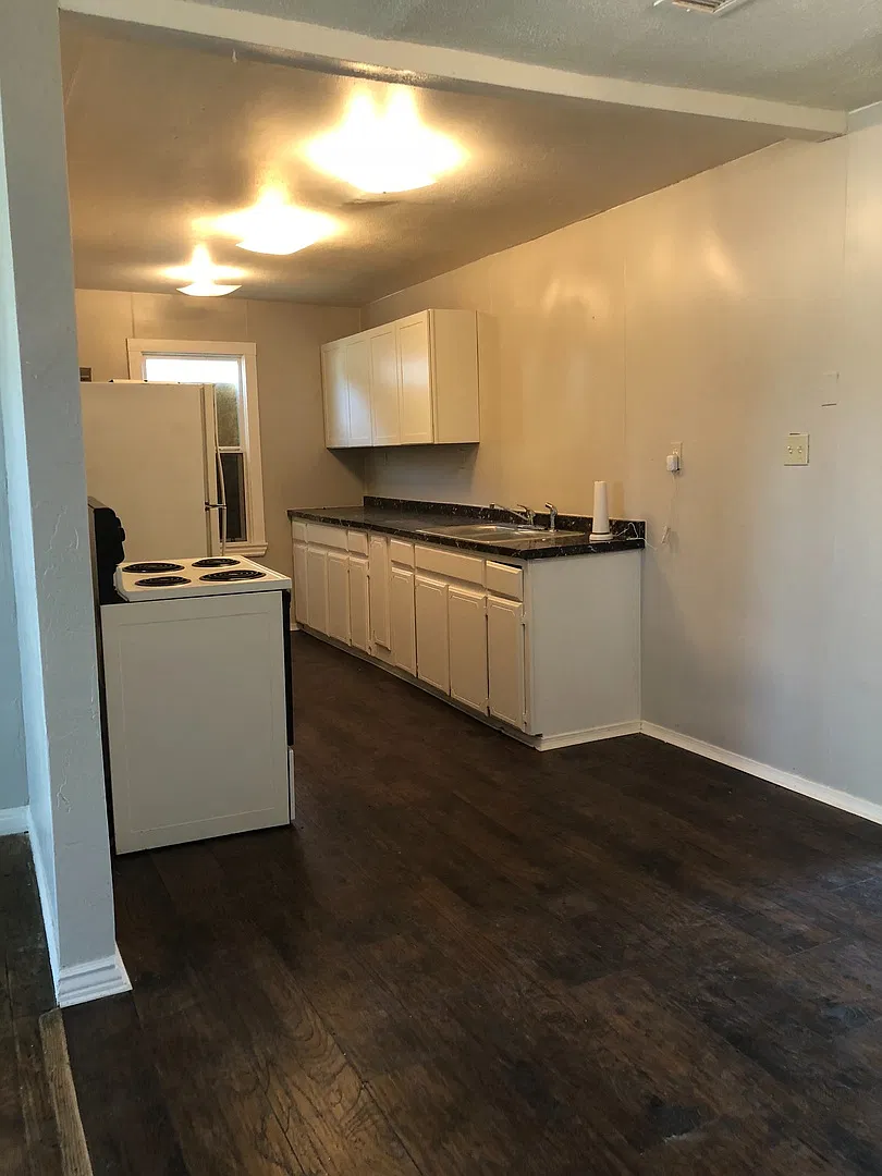 3 Bedrooms 2 Baths 1 Car Garage Walking Distance to Palo Duro High — Photo 2