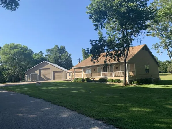 685 Rals Dr, Onalaska, TX 77360