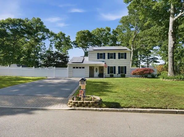 28 Cedar Heights Drive, Ridge, NY 11961