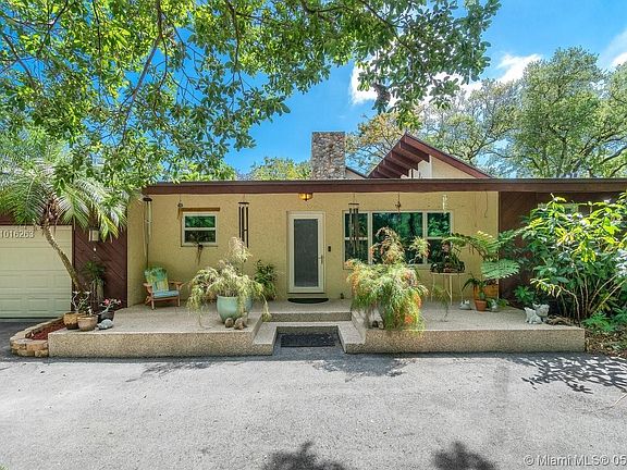 5th image of 4610 SW 30th Ave