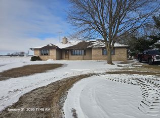 15 W Andrew Rd, Andrew, IL 62707