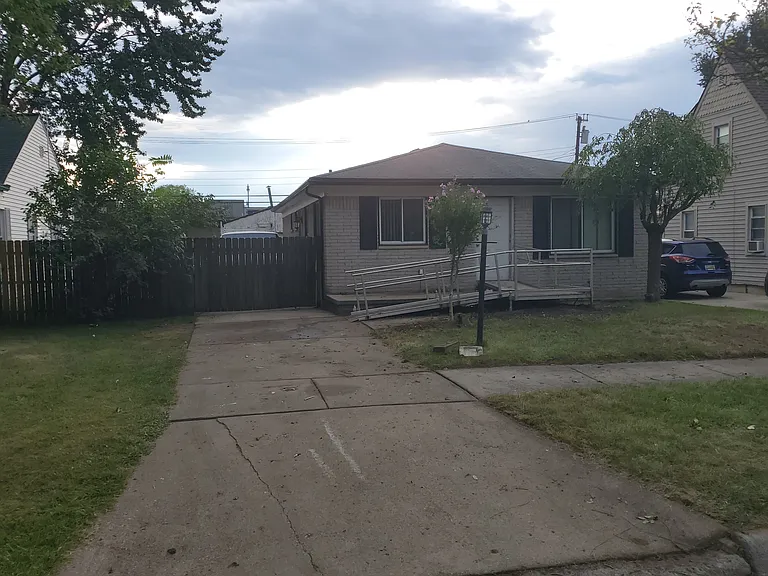 12220 Westpoint St — Photo 2