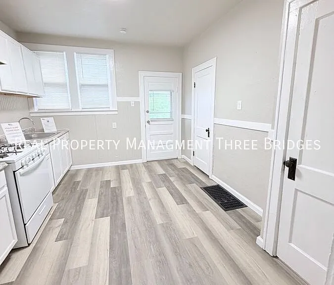 5533 Grace Ave — Photo 16