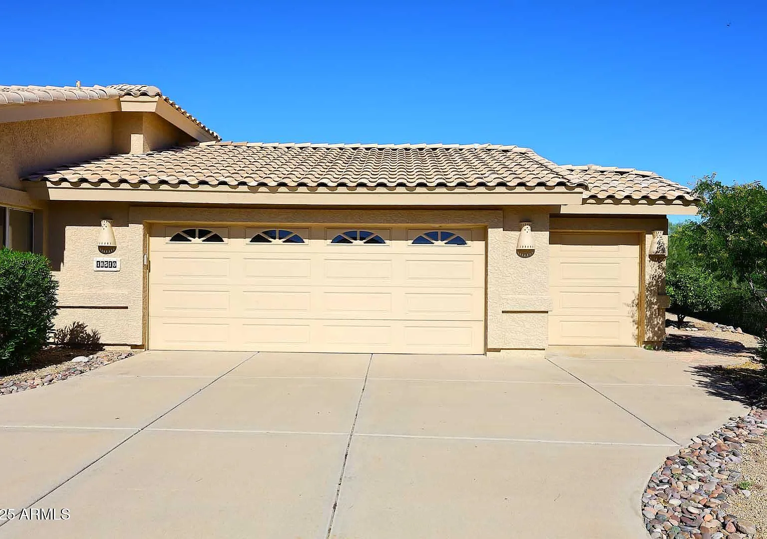 2 bed, 2.0 bath, 2201 sqft, $4,000 — Photo 3