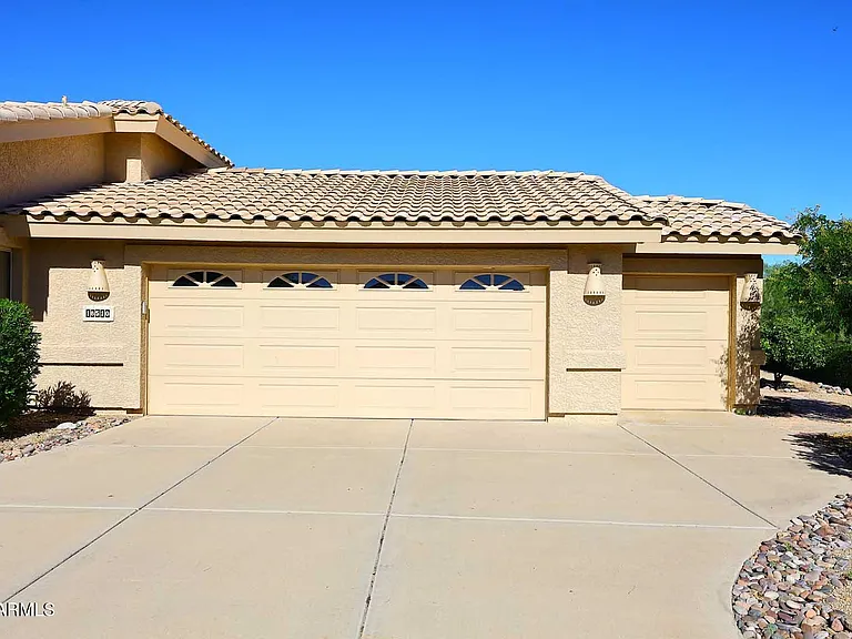 18510 E Leather Ln — Photo 3