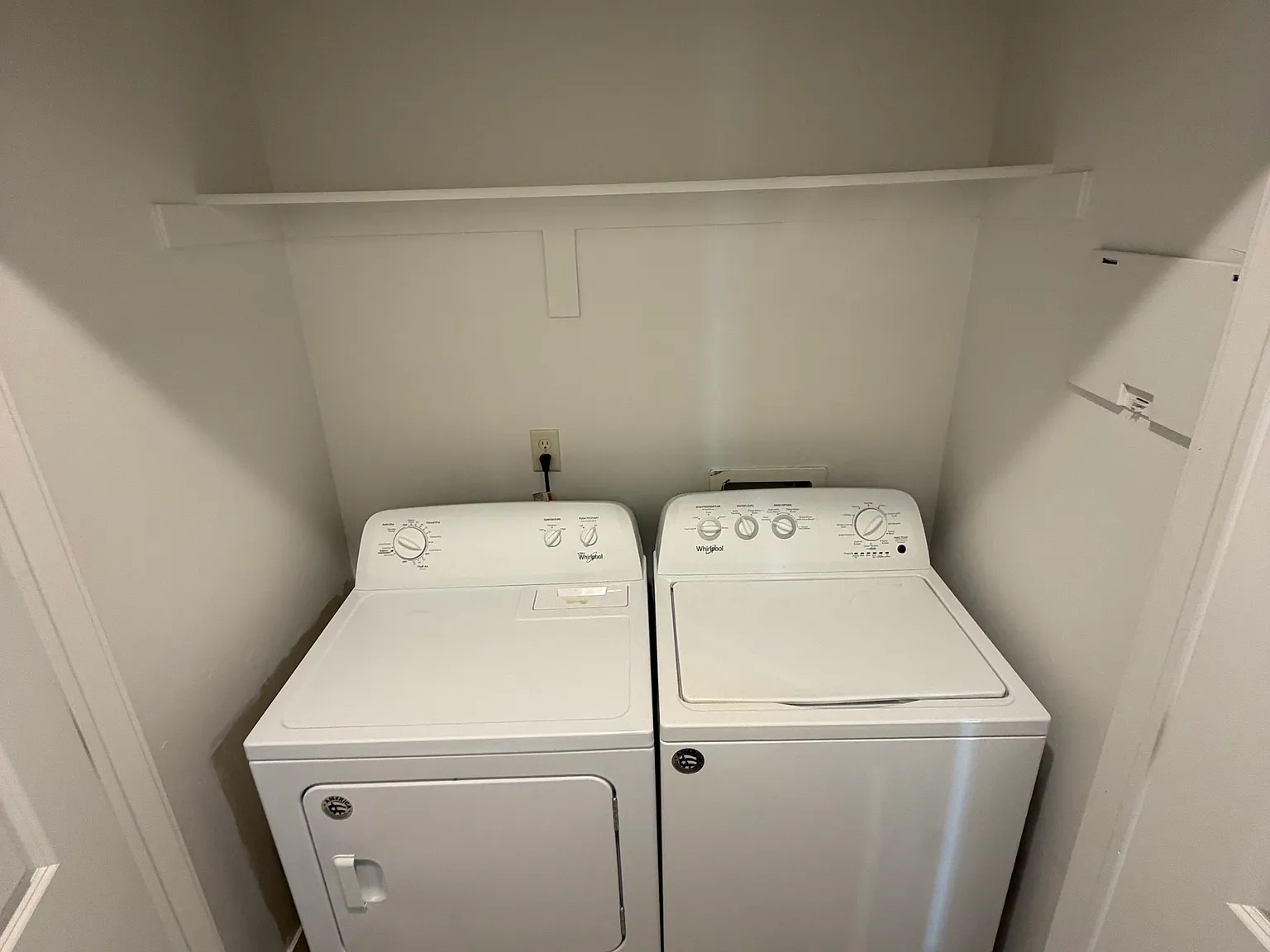 2 bed, 965 sqft, $1,477 — Photo 4