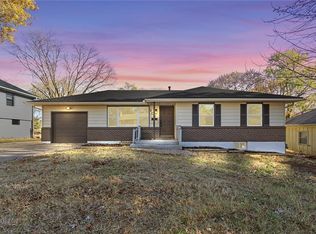 307 SW Pinnell Dr, Lees Summit, MO 64081