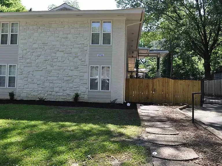 216 N Hollywood St #4 — Photo 1