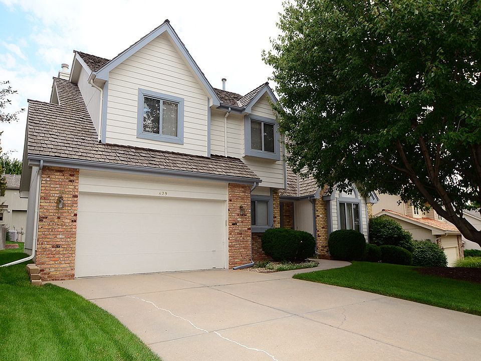 1st image of 429 S 159th St
