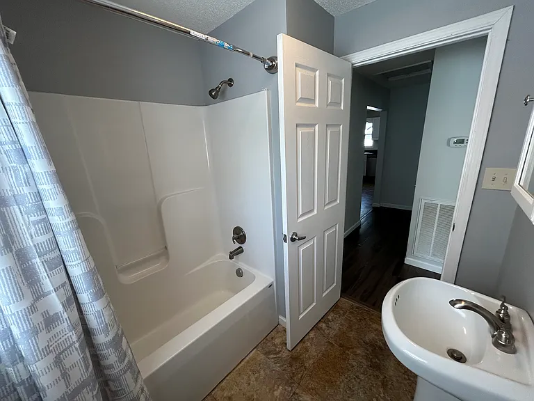 713 N High St — Photo 14