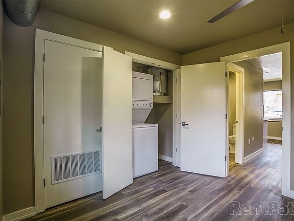 4th image of 2000 N Blackwelder Ave #10847483