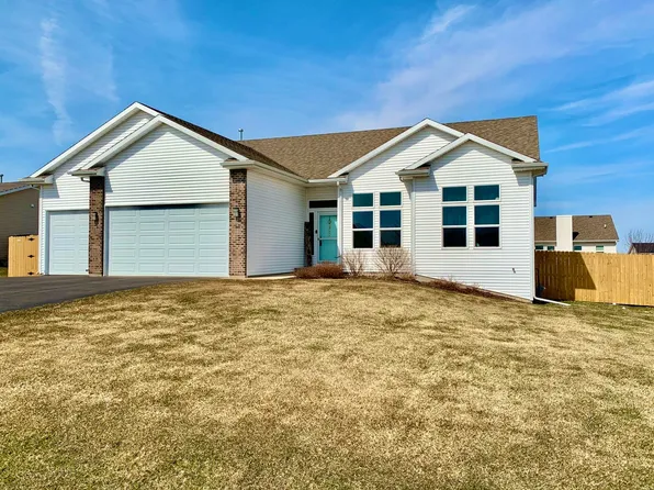 699 Ballymore Rd, Roscoe, IL 61073