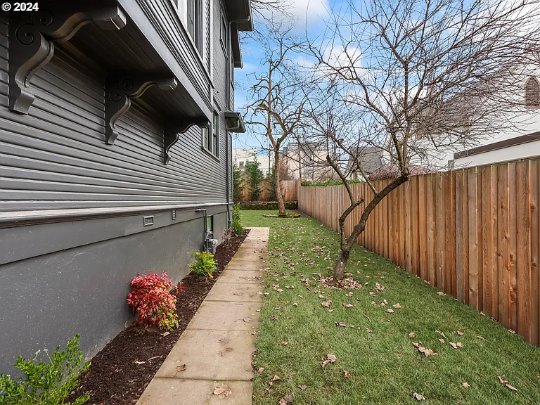 NW 18th Ave — Photo 7