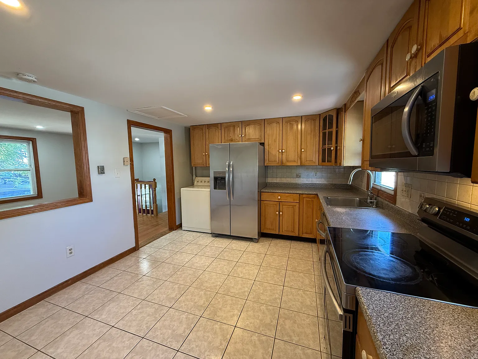 3 bed, 900 sqft, $3,000 — Photo 4