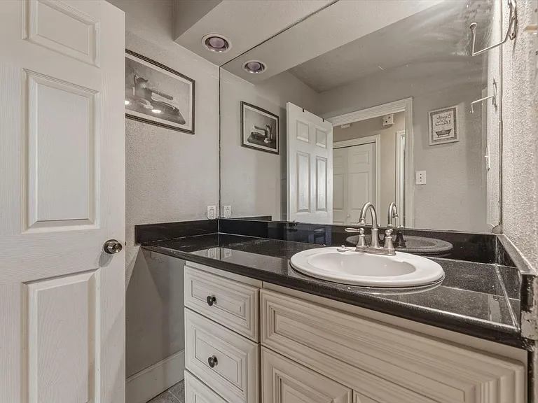 5211 Court Rd — Photo 20