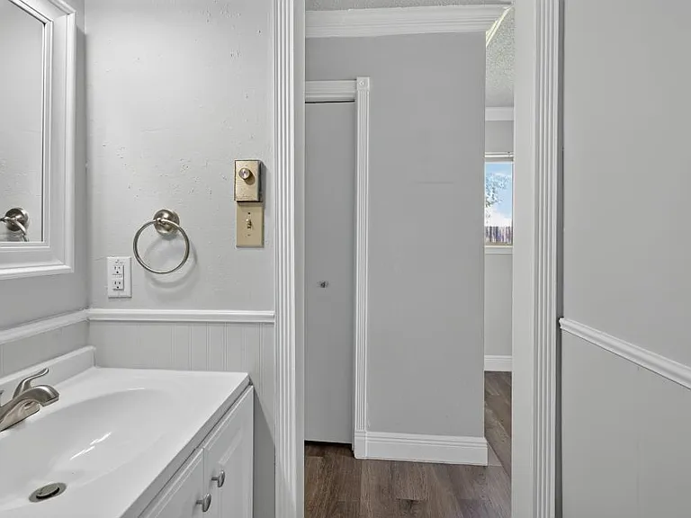 8602 Colonial Dr — Photo 16