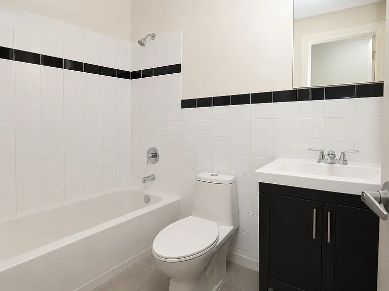 60 Cobourg St #2 — Photo 4