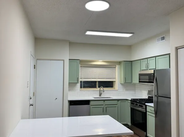 5049 N Northwest Hwy #401, Chicago, IL 60630
