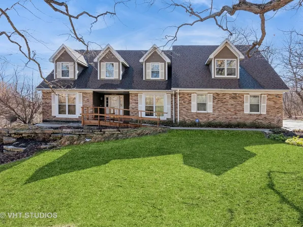 39W965 Cutwood Ln, St Charles, IL 60175