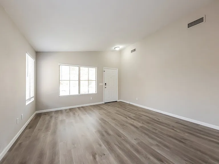 7418 W Lone Cactus Dr — Photo 4