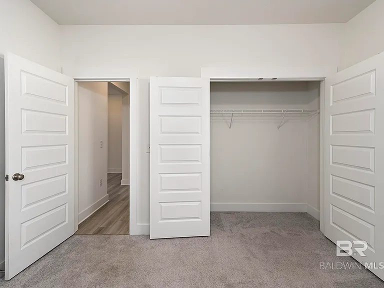 231 Bronze St — Photo 34