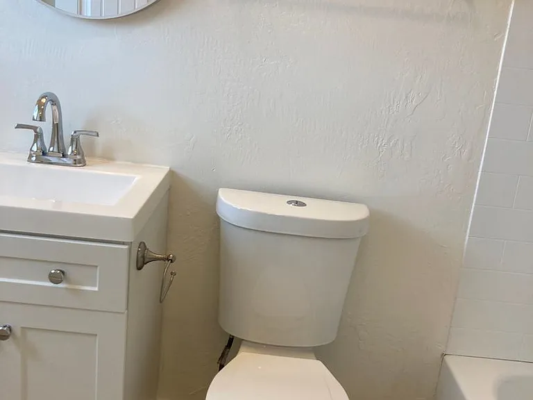 3826 Winona Ave, Contemporary upgrades and off-street parking — Photo 22