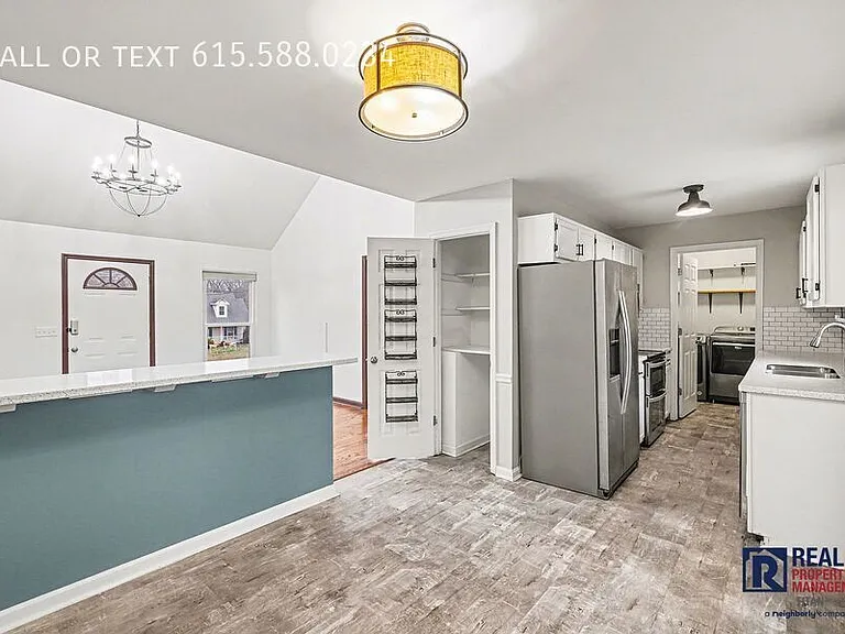 7184 Chester Rd — Photo 4