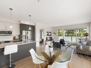 2526 Bevan Ave #303, Sidney, BC V8L1W3