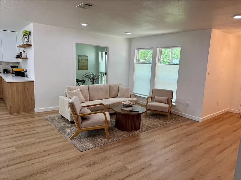 8515 Mullins Dr — Photo 5