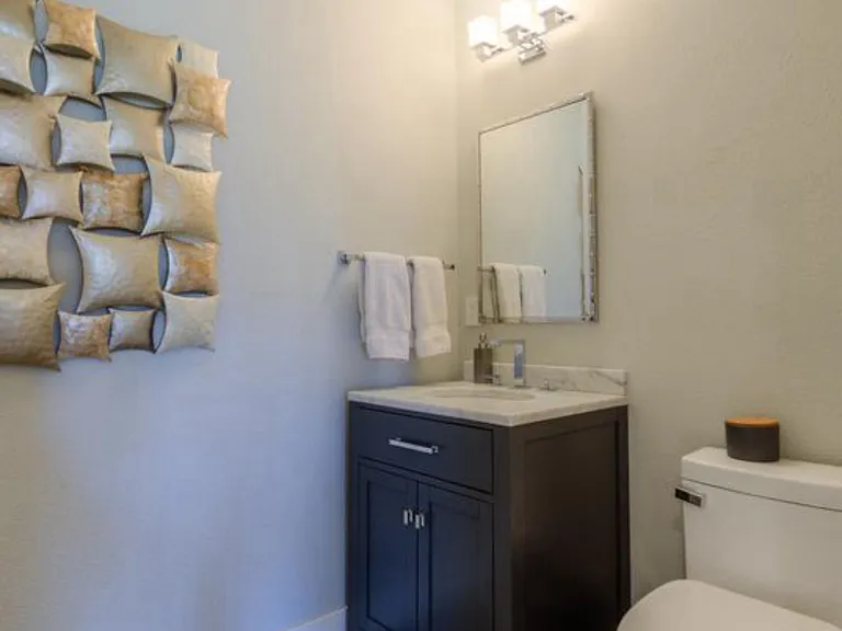 2439 Norwood Ave — Photo 9
